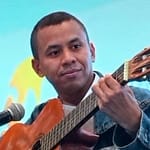 Julio Meneses, víctima del conflicto armado, siembra canciones de paz y reconciliación en el Cesar