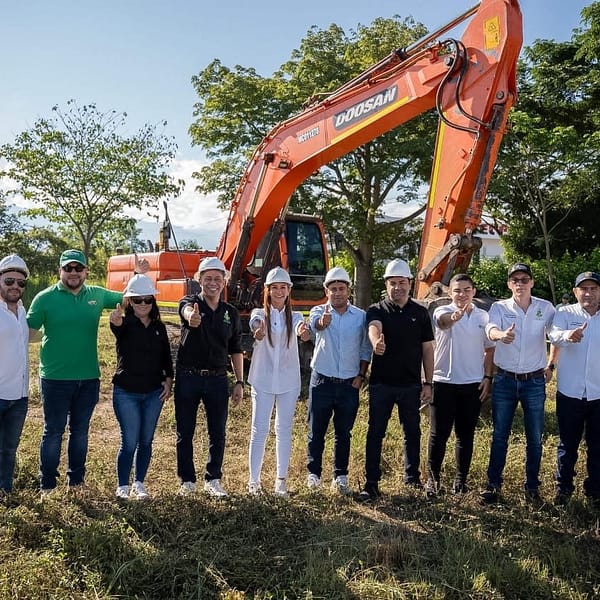 La gobernadora del Cesar visitó San Martín para dar inicio a la nueva plazoleta de…