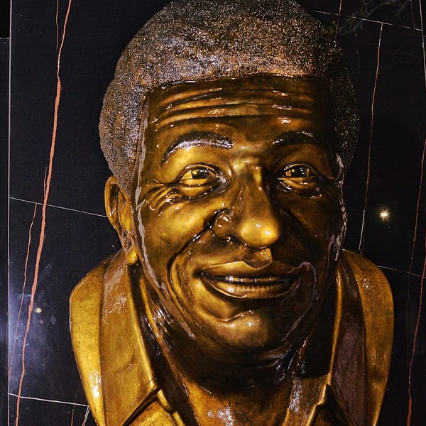 Calixto Ochoa se reencontró con su pueblo: En Valencia de Jesús se develó escultura en su honor