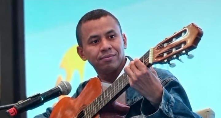 Julio Meneses, víctima del conflicto armado, siembra canciones de paz y reconciliación en el Cesar